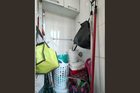 Apartamento à venda com 54m², 2 quartos e 1 vaga Apartamento à venda com 54m², 2 quartos e 1 vagaBanheiro de serviço