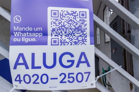 Casa à venda com 333m², 2 quartos e 2 vagas Casa à venda com 333m², 2 quartos e 2 vagasFachada