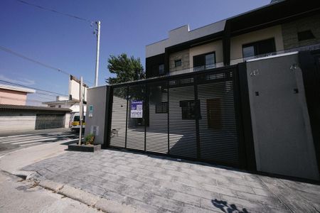 Casa à venda com 80m², 3 quartos e 1 vaga Casa à venda com 80m², 3 quartos e 1 vagaFachada