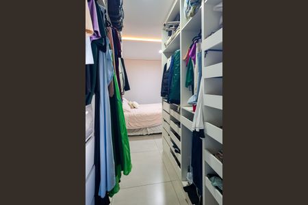Casa de condomínio para alugar com 137m², 3 quartos e 1 vagaCloset da suíte 2