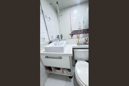 Apartamento à venda com 79m², 2 quartos e 1 vaga Apartamento à venda com 79m², 2 quartos e 1 vagaBanheiro
