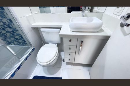 Apartamento à venda com 79m², 2 quartos e 1 vaga Apartamento à venda com 79m², 2 quartos e 1 vagaBanheiro