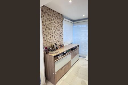 Apartamento à venda com 79m², 2 quartos e 1 vaga Apartamento à venda com 79m², 2 quartos e 1 vagaVaranda
