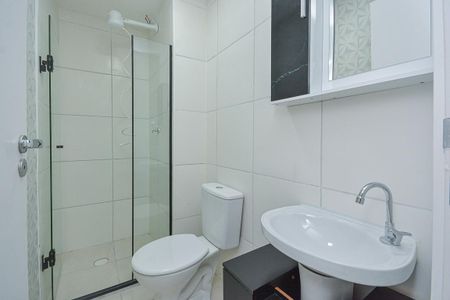 Banheiro de apartamento para alugar com 2 quartos, 36m² em Jardim Sabara, São Paulo