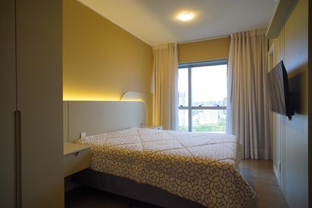 Quarto  suíte 1 de apartamento para alugar com 2 quartos, 78m² em Petrópolis, Porto Alegre