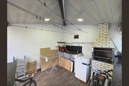 Casa de condomínio à venda com 240m², 4 quartos e 1 vaga