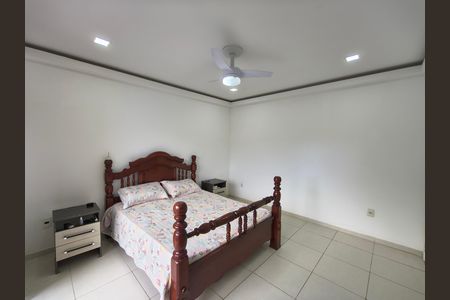 Casa de condomínio à venda com 240m², 4 quartos e 1 vaga