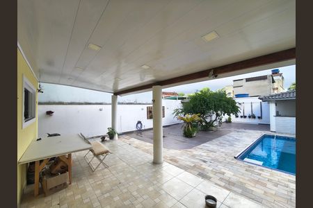 Casa de condomínio à venda com 240m², 4 quartos e 1 vaga