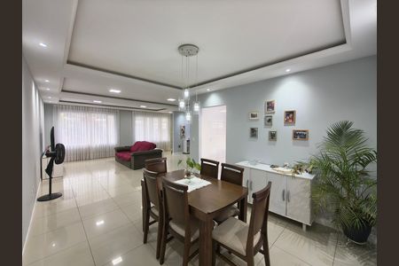 Casa de condomínio à venda com 240m², 4 quartos e 1 vaga