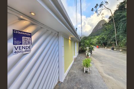 Casa de condomínio à venda com 240m², 4 quartos e 1 vaga