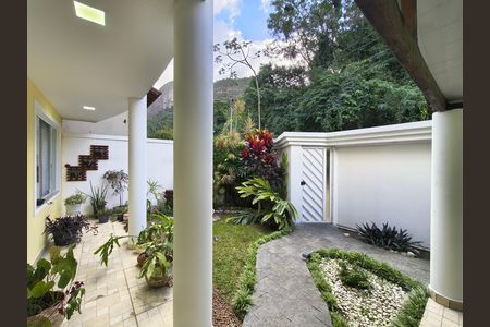 Casa de condomínio à venda com 240m², 4 quartos e 1 vaga