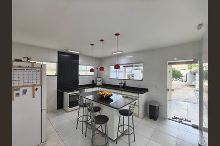 Casa de condomínio à venda com 240m², 4 quartos e 1 vaga