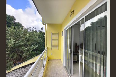 Casa de condomínio à venda com 240m², 4 quartos e 1 vaga