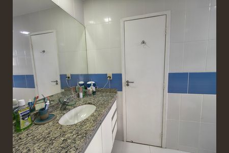 Casa de condomínio à venda com 240m², 4 quartos e 1 vaga