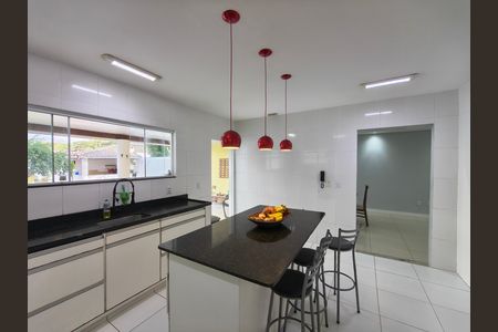 Casa de condomínio à venda com 240m², 4 quartos e 1 vaga
