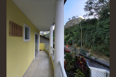 Casa de condomínio à venda com 240m², 4 quartos e 1 vaga