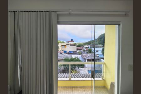 Casa de condomínio à venda com 240m², 4 quartos e 1 vaga