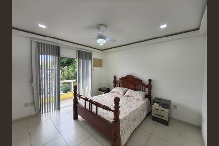 Casa de condomínio à venda com 240m², 4 quartos e 1 vaga