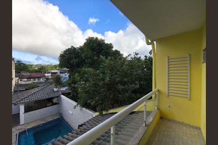 Casa de condomínio à venda com 240m², 4 quartos e 1 vaga