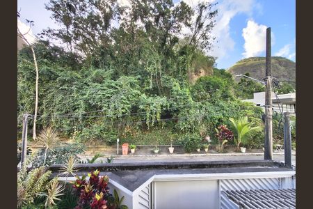 Casa de condomínio à venda com 240m², 4 quartos e 1 vaga