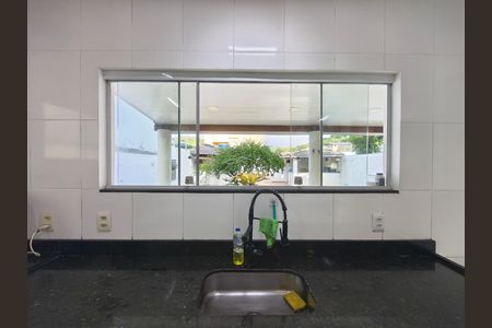 Casa de condomínio à venda com 240m², 4 quartos e 1 vaga