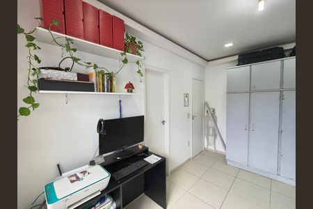 Casa de condomínio à venda com 240m², 4 quartos e 1 vaga
