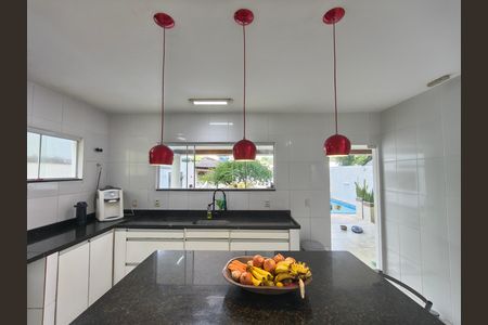 Casa de condomínio à venda com 240m², 4 quartos e 1 vaga