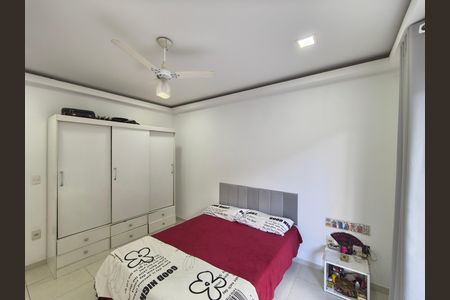 Casa de condomínio à venda com 240m², 4 quartos e 1 vaga