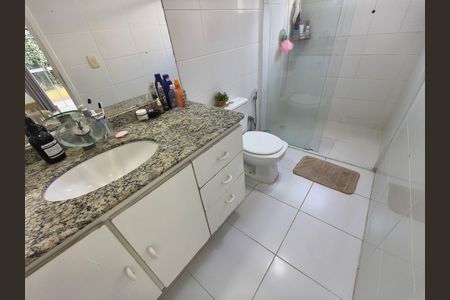 Casa de condomínio à venda com 240m², 4 quartos e 1 vaga