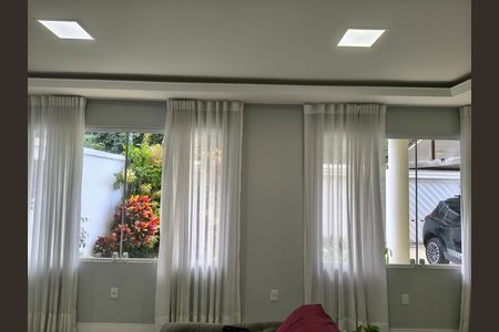 Casa de condomínio à venda com 240m², 4 quartos e 1 vaga