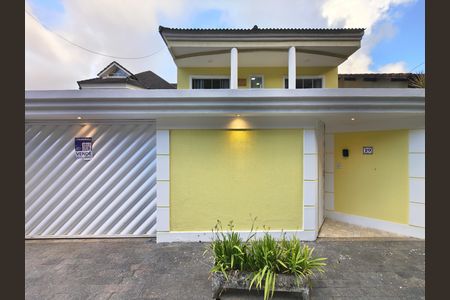 Casa de condomínio à venda com 240m², 4 quartos e 1 vaga
