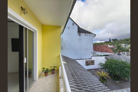 Casa de condomínio à venda com 240m², 4 quartos e 1 vaga