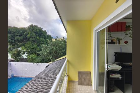 Casa de condomínio à venda com 240m², 4 quartos e 1 vaga