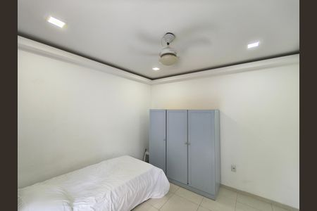 Casa de condomínio à venda com 240m², 4 quartos e 1 vaga