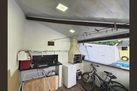 Casa de condomínio à venda com 240m², 4 quartos e 1 vaga