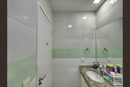 Casa de condomínio à venda com 240m², 4 quartos e 1 vaga