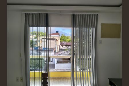 Casa de condomínio à venda com 240m², 4 quartos e 1 vaga