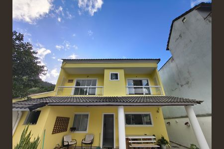 Casa de condomínio à venda com 240m², 4 quartos e 1 vaga