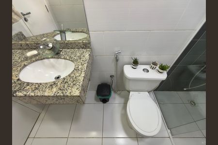 Casa de condomínio à venda com 240m², 4 quartos e 1 vaga