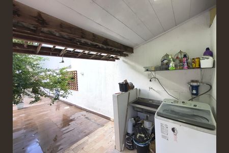 Casa de condomínio à venda com 240m², 4 quartos e 1 vaga