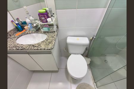 Casa de condomínio à venda com 240m², 4 quartos e 1 vaga