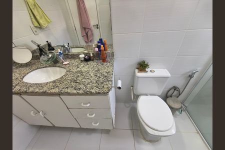 Casa de condomínio à venda com 240m², 4 quartos e 1 vaga