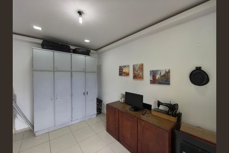 Casa de condomínio à venda com 240m², 4 quartos e 1 vaga