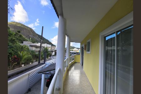 Casa de condomínio à venda com 240m², 4 quartos e 1 vaga