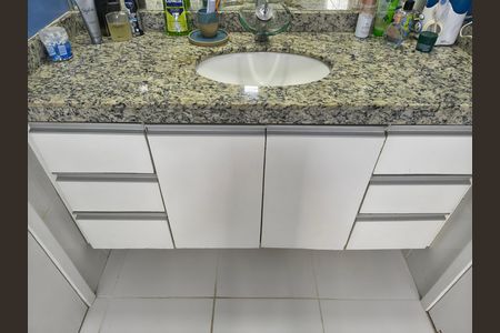 Casa de condomínio à venda com 240m², 4 quartos e 1 vaga