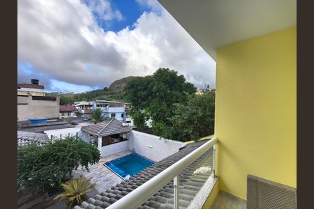 Casa de condomínio à venda com 240m², 4 quartos e 1 vaga