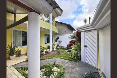 Casa de condomínio à venda com 240m², 4 quartos e 1 vaga