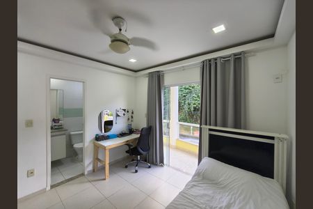 Casa de condomínio à venda com 240m², 4 quartos e 1 vaga