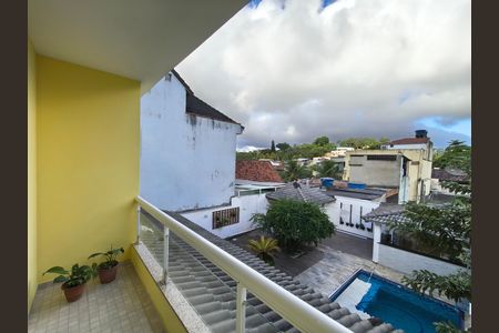 Casa de condomínio à venda com 240m², 4 quartos e 1 vaga