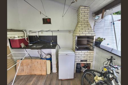 Casa de condomínio à venda com 240m², 4 quartos e 1 vaga